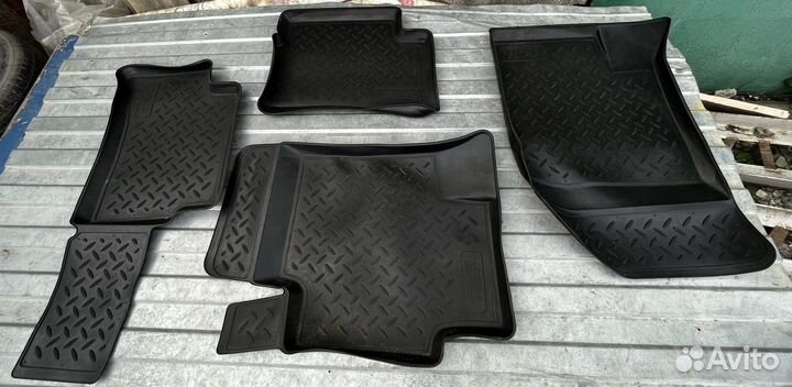 Автомобильные коврики резиновые на Kia Rio
