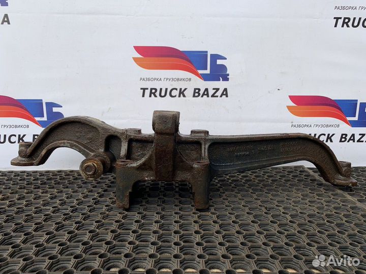 Кронштейн пневморессоры правый