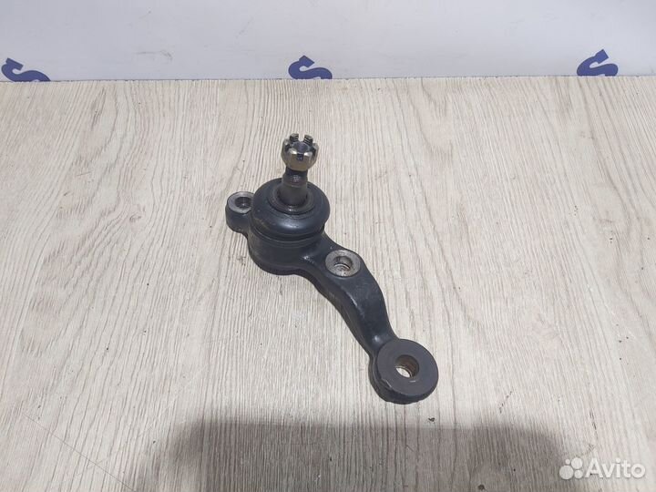 Шаровая опора левая Toyota Mark II GX100