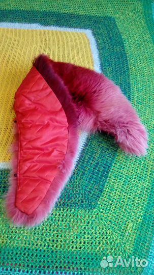 Воротник песцовый, выглядит богато, в идеальном со