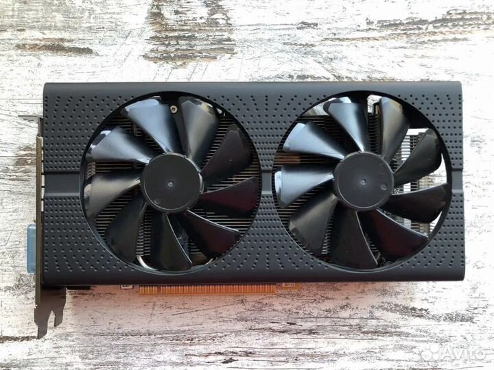 Видеокарта Sapphire Radeon RX 570 11266-04-20G 4 г