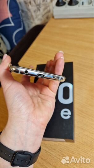 Samsung Galaxy S10e, 6/128 ГБ