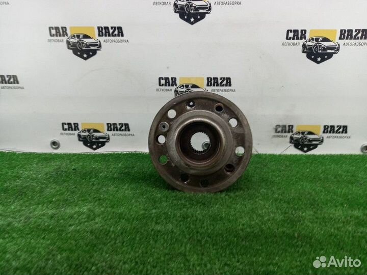 Ступица передняя левая (L) Mercedes-Benz C-class