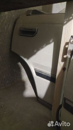 Двери бу на Ниссан Лаурель