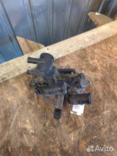 Корпус термостата Volkswagen Polo 4. 1.4л