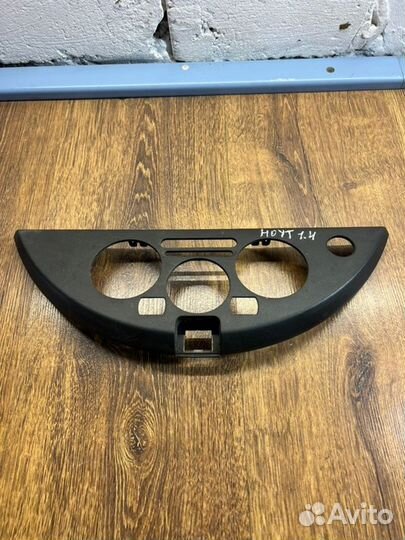 Консоль центральная Nissan Note хэтчбек 1.4 2007