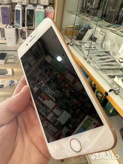 Телефон iPhone 8