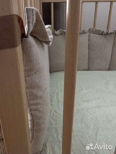 Детская кроватка с маятником