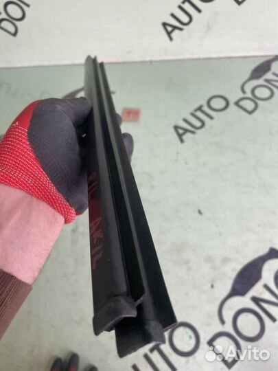 Уплотнитель стекла задний левый march ak12