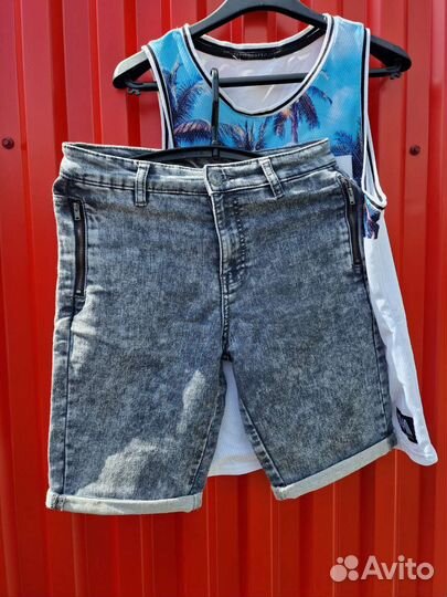 Джинсовые шорты и майка