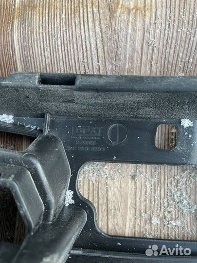 Кронштейн бампера правый Skoda Octavia A7