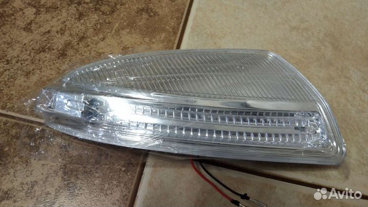 Повторитель поворота в зеркало Мерседес