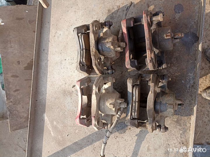 Суппорт передний Nissan Almera N16 Primera P11