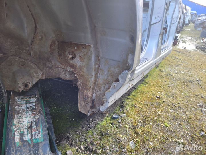 Порог правый на Nissan Primera P12