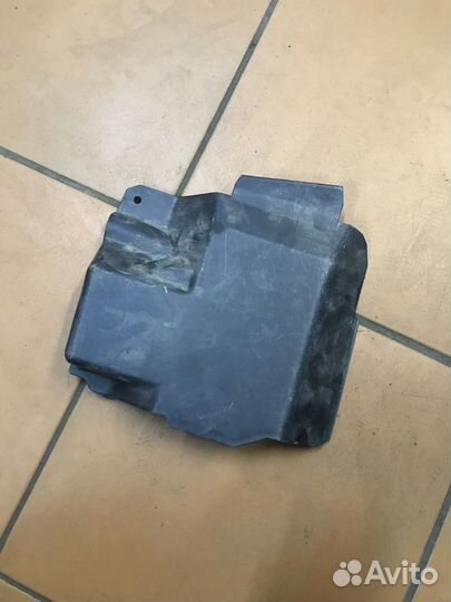 Крышка блока управления двигателем Ford Focus 2