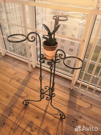 Подставка для цветов напольная металлическая