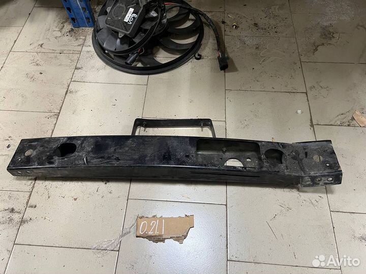 Усилитель переднего бампера Range Rover 4