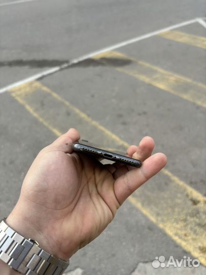 iPhone 8, 64 ГБ