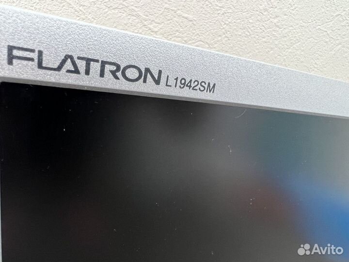 Монитор LG flatron L1942SM