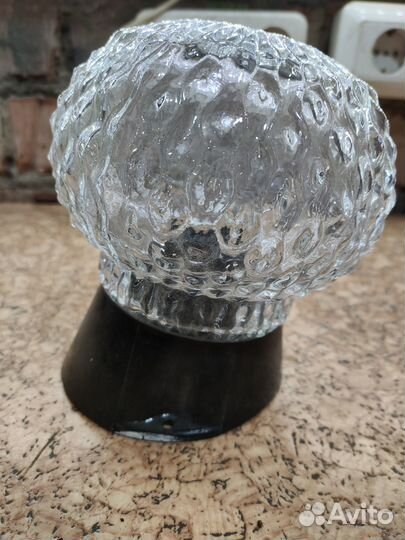 Светильник стеклянный с наклонным карб. основанием