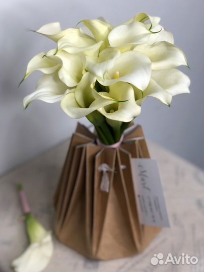 Свадебный букет из белых калл