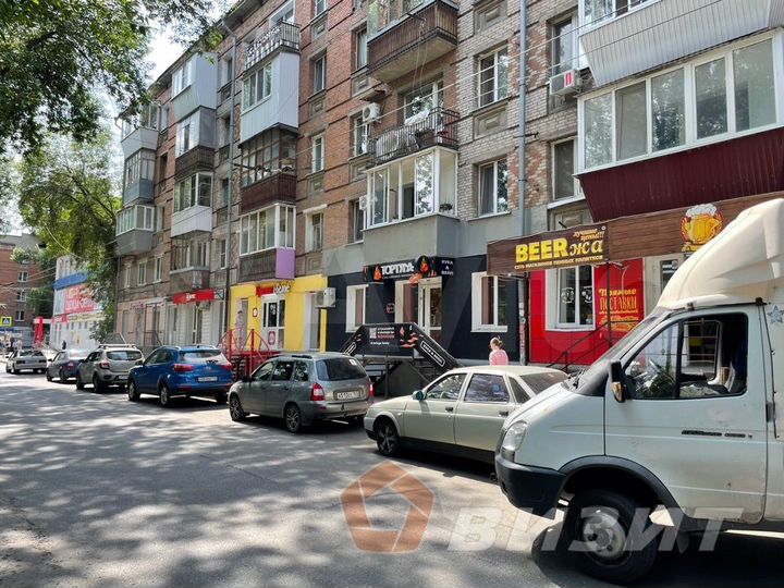 Помещение рядом с Магнитом и остановкой