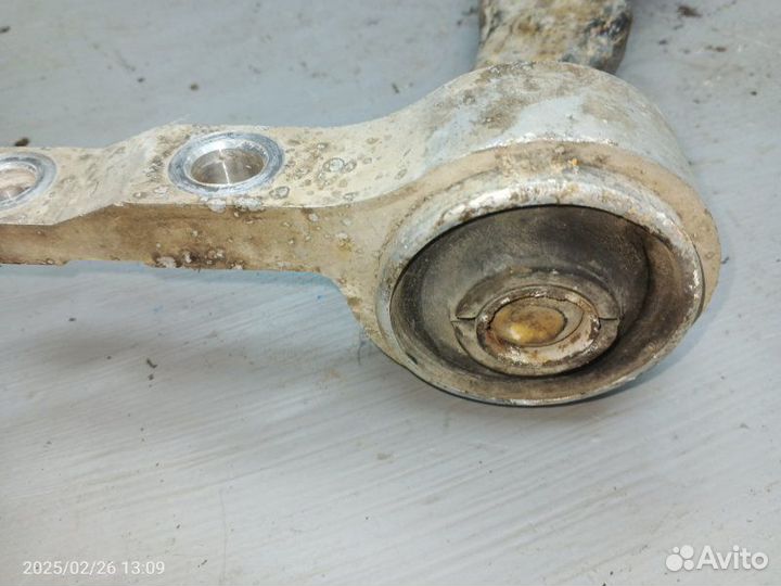 Рычаг подвески верхний передний левый Nissan