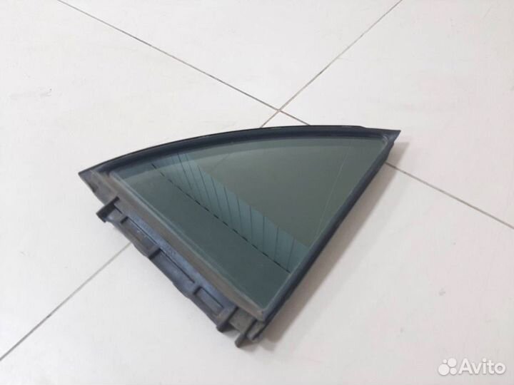 Стекло двери задней правой форточка Toyota Corolla