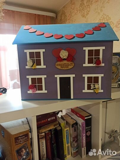 Семейный банк в виде домика