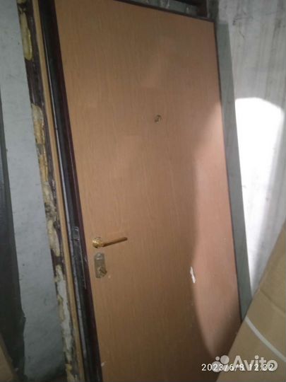 Двери входные б/у