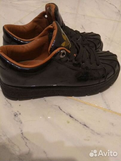 Кроссовки женские