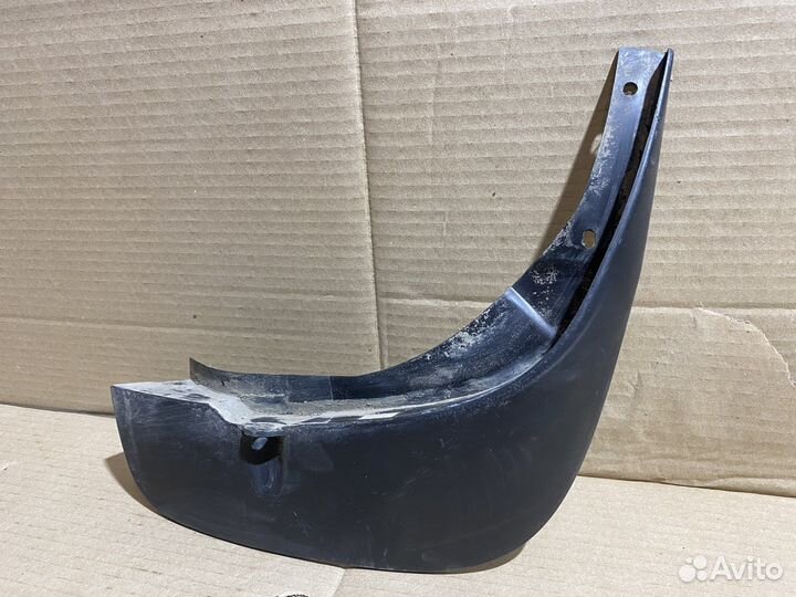 Брызговик задний правый Renault Duster 788126833R