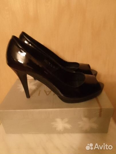 Туфли женские 38 размер. Лакированные