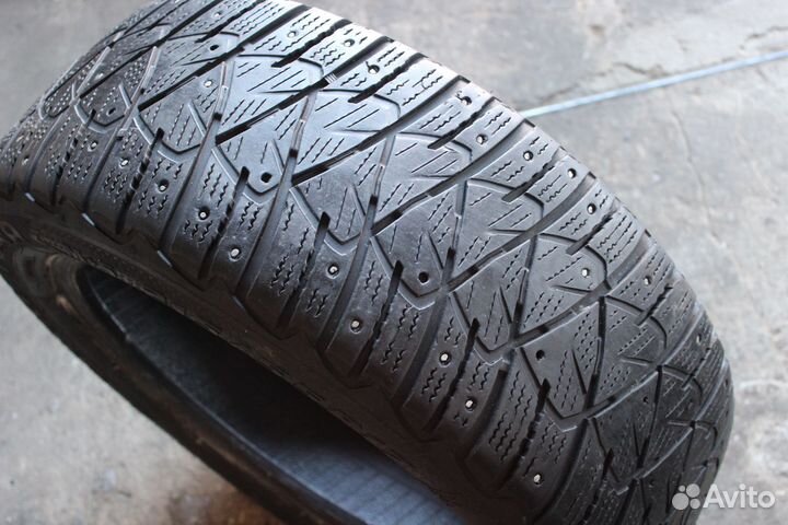 Goodyear Ultragrip 600 215/55 R17 98T