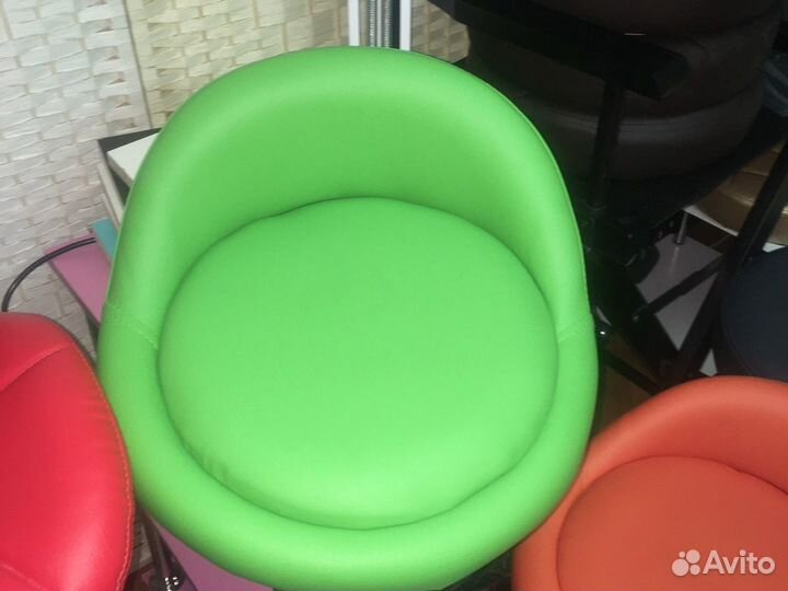 Стул для мастера маникюра