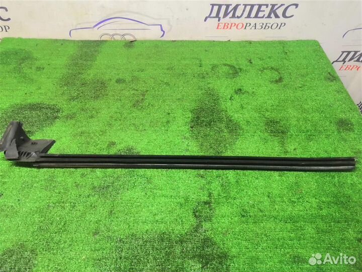 Уплотнитель стекла двери VW Passat CC 2008-2017