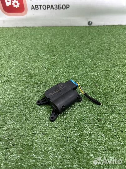 Моторчик заслонки печки Volkswagen Tiguan 1 2.0