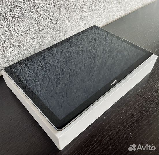 Планшет Huawei MediaPad M5 64Gb LTE (CMR-AL09)