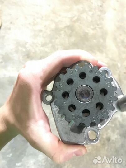 Тигуан Насос системы охлаждения(помпа) 03L121031