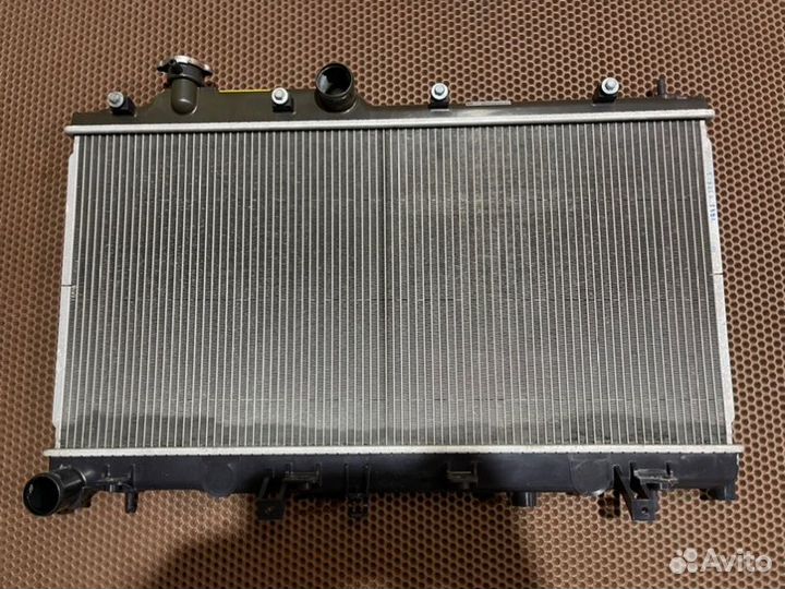 Радиатор охлаждения двигателя Subaru Forester 4