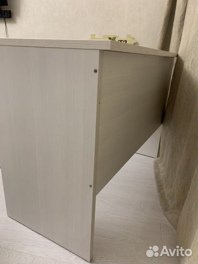 Стол письменный компьютерный белый