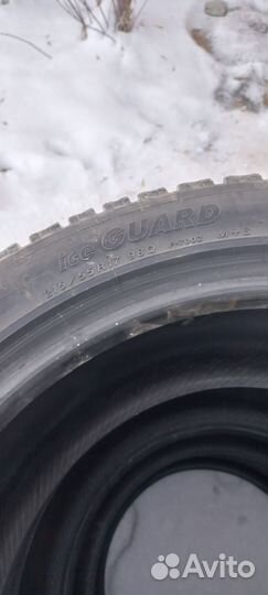 Yokohama Ice Guard IG10 215/55 R17