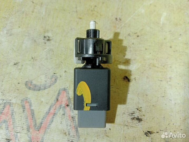 Датчик включения стоп-сигнала Kia Rio 3 1.6 2014