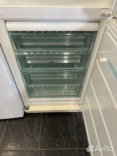 Холодильник Electrolux ER8916B