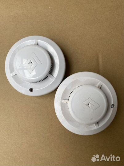 Розетки встраиваемые,извещатель пожарный дымовой
