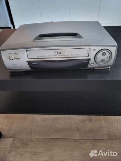 Видеомагнитофон LG