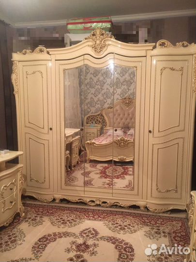 Спальный гарнитур