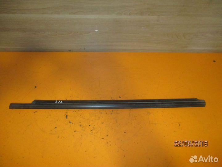 Накладка стекла двери задней левой Саманд