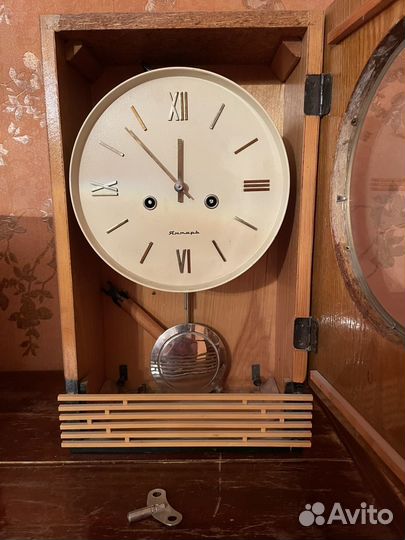 Часы настенные янтарь с боем. СССР