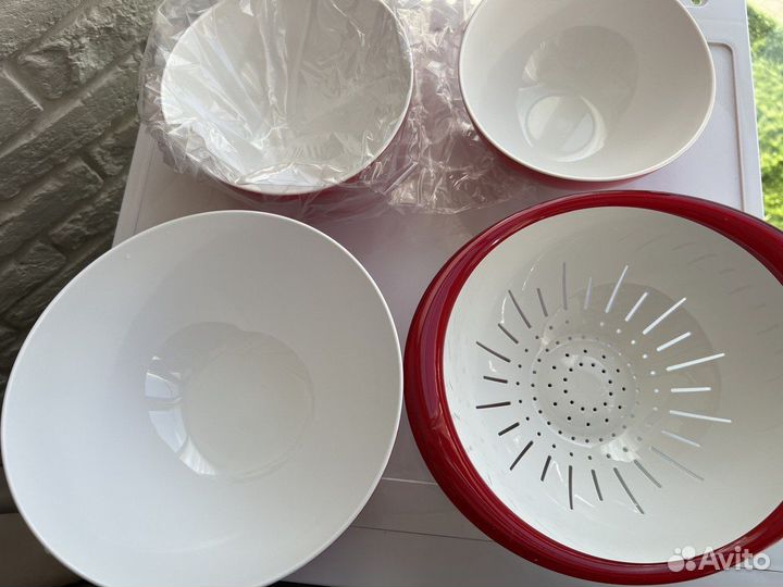 Новый набор посуды салатники и дуршлаг